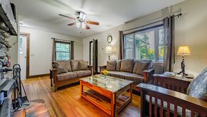 Log Cabin Asheville NC, Log Cabin Motor Court, Cabins Weaverville NC, Asheville Cottages, The Log Cabin Motor Court